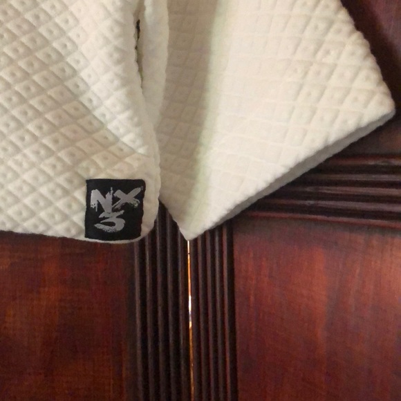 Beautiful white crop top - Picture 2 of 5